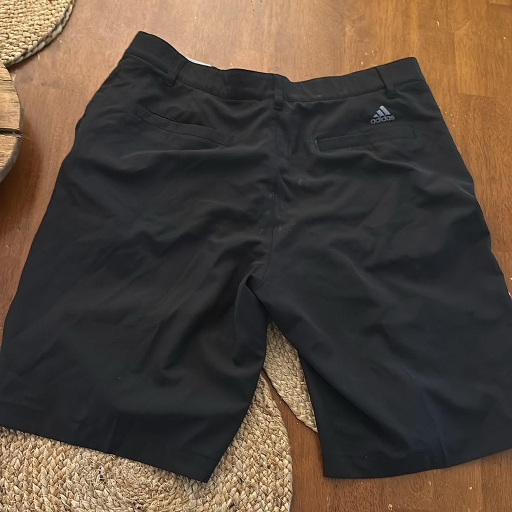 Adidas men’s Sz 36 black performance golf shorts. 9” inseam. Like new. - Picture 4 of 4